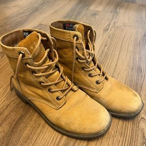 Women’s Waterproof Boots